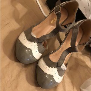 Grey/white Kimmy Style heels Approx 4”